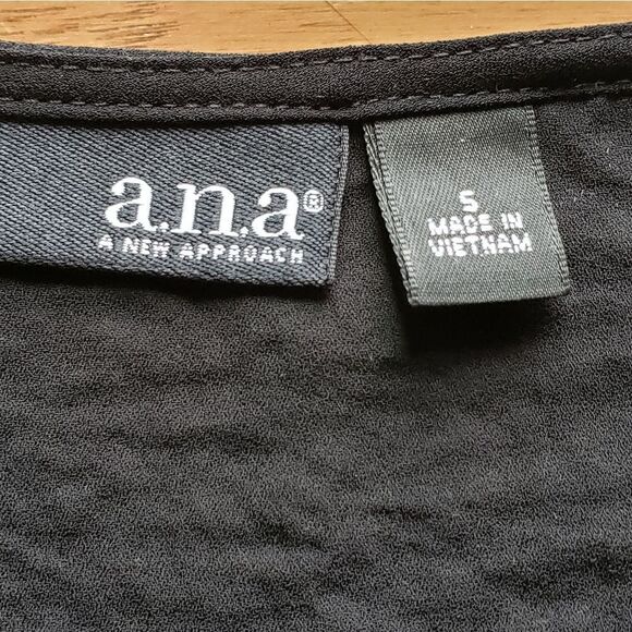 🔺️ANA Black Crinkled Semi Sheer Vneck Short Sleeve Top Small - Picture 7 of 9